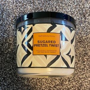 Bath and body works 3 wick candle